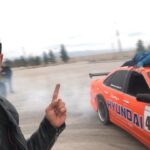 Arsha Aghdasi Instagram - Its called fun for stunt people and its stunt punishment for chairman who invited guest in cold weather...😈 to be continue.... من نمیدونم چرا ... اما سرما رو دوست ندارم خوب،.. وقتی این همه راه بری مشهد برای برنامه نمیشه پسری بدی نشد.... وقتی پسر بدی شم اذیت میکنم. و البته این پایان کار نبود....😈 ادامه داره #arshaaghdasi #ارشا_اقدسی #حمایت_از_بدلکاران #arsha13 #stunt13 #stuntman #drift #stuntlife Thanks: @shahin_jamshidi @afshin_.shahbazi @javadbagheri1983 @hosseinakefi @mashtibash_tv @mohammad_jalaii