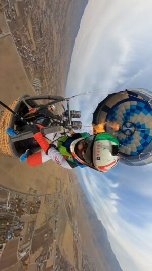 Arsha Aghdasi Instagram - Feel free…
Respect your instincts… 
#arshaaghdasi #ارشااقدسی #پرش_بالن #baloonjump #basejumping #نفس_گیر