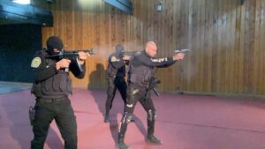 Arsha Aghdasi Instagram - If you have one chance to shoot the target , enjoy your last moment and do it in your way....
 This is my method.

Send to any one or mention any one who want to accept this challenge .

اگر یک فرصت شلیک به هدف دارید ، از آخرین لحظه خود لذت ببرید و آن را به روش خود انجام دهید ....
 این روش منه.

این ویدیو رو برای هرکس که دوست دارید به این چالش دعوت بشه ارسال کنید یا زیر پست منشن کنید.

#arshastunt #persianstunt #iranianstunt #پلیس_ناجا  #رهایی_گروگان #اقتدار #ایران #ارشااقدسی #بدلکار #راهی_شو 
@knockoutlights @gun @gun_lyfe
