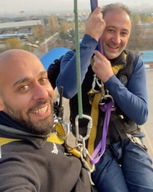 Arsha Aghdasi Instagram - وقتی یه مجری جدید شکار کردم برای آزار و اذیت😈....
قضاوت با شما 😄
نقد آزاد😊.
@delavari.mo #مجری_آزاری