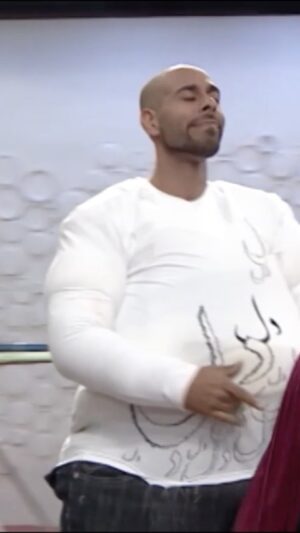 Arsha Aghdasi Instagram - No gym this days... i will fat like this..
این روزا که ورزش نمیشه کرد دارم اینجوری چاق میشم😁.
گفتم شاید یکم تو حال این روزا باعث شه شاد شیم😊

#کرونا_را_شکست_میدهیم 
#defeat_coronavirus