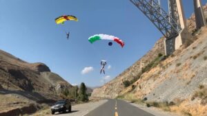 Arsha Aghdasi Instagram - God placed the best things in life on the other side of fear
——
خداوند بهترین چیزها رو  در زندگی بعد از ترس قرار داده
——
Base jumper: 
@arshastunt —- #iranbasejump #tweener #gainer #arshaaghdasi #ارشااقدسی #بدلکار #چتربازی #بیسجامپینگ #persianstunt #iranianstunt #خوی #khoy #پل_قطور