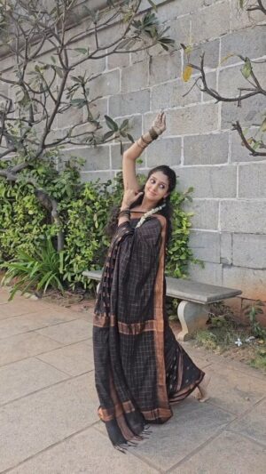 Arsha Baiju Instagram - சேலை🖤

#saree #sareelove