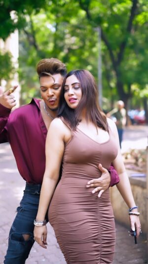 Arshi Khan Instagram - Allah kasam Khoobi hi Khoobi hai 👅🙈
.
@arshikofficial 
.
#trendingreels #arshikhan #eshanmasih