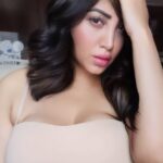 Arshi Khan Instagram - ❤️ 🤷‍♀️ #arshi #arshikhan #reelsinstagram #reelitfeelit #reelsindia #reelkarofeelkaro