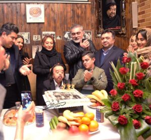 Asadollah Yekta Instagram - #اسدالله_یکتا
جشن تولد هفتاد و سه سالگی...
ممنونم کتایون ریاحی، ممنونم سالار عقیلی ، ممنون کیانوش گرامی ، ممنونم امیر محمد متقیان ، ممنونم بهرنگ علوی ، ممنونم مسعود صابری ، ممنون احمد ایراندوست ، ممنون حاج محسن نظری ، ممنونم نوید اسماعیلی ، ممنونم حسن توکل نیا و ممنونم دکتر امیر علی نعمت الهی برای این لحظه ی زیبا...
تشکر میکنم امیر جان قلعه نویی و ممنون از محبتت هستم حاج رضا فردوس عزیز برای کار بزرگت باشد که عمری باشد که جبران کنم ...
عکس:شاداب وثوقی
@katayounriahiofficial7
@salaraghili15
@amirmohamadmotaghian
@dr_masoudsaberi
@ahmadirandoost1350
@kianoosh_gerami
@mohsen.nazarii110
@nematollahi_lawyer
@amirghalenoei
@sir.hami
@behrangalavi_official
@simorgh_allborzz