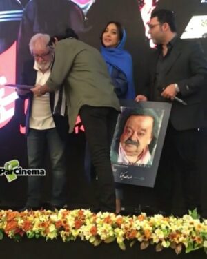 Asadollah Yekta Instagram - #اسدالله_یکتا
من در فیلم سامورایی در برلین بازی دارم اما در هیچ کدوم از تصاویر یا اخبار ها اسمم رو ندیدم ...
خواستم خودم بهتون خبرشو بدم!
من واقعا دلیلشو نمیدونم اما امیدوارم فیلم و ببینید و لذت ببرید
به آقای نادری عزیز  هم خسته نباشید میگم امیدوارم این فیلم بهترین ها برایش اتفاق بیافتد...
پای نوشت : 
یادی از فیلم چهار راه استانبل و احترام ویژه شان خواستم زنده کنم و بگم ممنون از همه عزیزانی که انقدر ما رو قابل میدونن و دعوتمون میکنن...