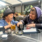 Asadollah Yekta Instagram - # اگه از من میشنوی خوردن تلخ ترین چایی ها رو با همسرت به شیرین تربن نوشیدنی ها با هیچ کس دیگه عوض نکن اونه که میمونه… کوچیکتون یکتا Heravi Square میدان هروی