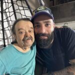 Asadollah Yekta Instagram - @hamidsefat فکر میکنن خدا خوبه مال آدم خوباس ولی با ما بدا بیشتر زد و بند داره اصلا بخشش واسه همینه… حمید صفت عزیزم♥️ Ekhtiariyeh Square میدان اختیاریه