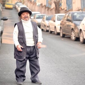 Asadollah Yekta Instagram - خدا بخواد با نیم متر قد دست یه کسایی رو میگیری که خیلی ها با دو متر قد نتونستن بگیرن...
نیم کیلو باش مَرد باش♥️