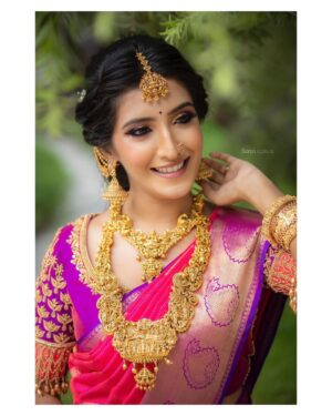 Ashika Yash Instagram - சிறு கைவளை
கொஞ்சிடும் கொய்யாப்பூ
அவள் கைவிரல் ஒவ்வொன்றும்
பன்னீர்ப்பூ மை விழி ஜாடைகள்
முல்லைப்பூ மணக்கும் சந்தனப்பூ 🌸
.
.
.

Shot by @sarancapture ✨
.
.
.

#Instagram #instagood #instadaily #instablog #instablogger #instaviral #instavlog #instavlogger #tollywood #kollywood #kollywoodcinema #kollywoodactress #tollywoodactress #tamilactress #tamilheroine #teluguheroine #teluguactress #chennaiagainstcaa #reelsindia #lifestyle #hope #viral #trending #blackdress #love #model #chennaimodels #buddingartist #hariteck #ashikayash