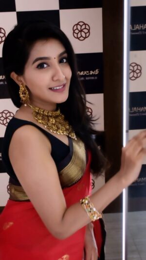 Ashika Yash Instagram - Aadi in Adayalam upto 50-50 offer Mahalaxmi Gold And diamond Merchants in thiruvanmaiyur @mahalaxmiadyar 

It’s a 100% HUID Store known for its lowest wastage in
Chennai

Exclusive Heritage jewellery collection
Call at +91 9884169163

Btw I know you all are wondering how beautiful this saree is 🥰 the saree is from @stylishe.world ✨

#aadi #aadioffer #offer #jewelry #gold #reelsinstagram #trending #sales #business #entrepreneur #collection #chennai #adyar #hariteck #ashikayash