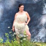 Ashley Graham Instagram - Zum Cover-Shooting in der Toskana an einem herrlichen Sommertag kam Ashley Graham bestens gelaunt – obwohl sie wegen einer Fashion-Show am Vorabend nur drei Stunden geschlafen hatte. Das Ergebnis des Shootings finden Sie schon jetzt auf VOGUE.de (Link in der Bio) und ab Dienstag, 29. August 2023 in der neuen September-Ausgabe. Das Heft kann via Link in der Bio vorbestellt werden. Ashley Graham arrived at our cover shoot in Tuscany on a glorious summer day in the best of moods – even though she had only slept three hours because of a fashion show the night before. Tap the link in our bio to see the results and to pre-order the September issue – on newsstands Tuesday, August 29, 2023. #voguegermany #vogueseptember #ashleygraham (Cover-Star: @ashleygraham für @voguegermany; Foto: @felicityingram; Styling: @denagia; Head of Editorial Content: @_kerstinweng; Global Creative Director: @juancp; Haare: @marcobracahair @blendmanagement; Make-up: @martina__dandrea @blendmanagement; Modeassistenz: @jxneill, @rujanacantoni; Tailoring: #giovannarizzo; Lichttechnik: #zacdinnage, @dimitridippolito; Props: @luisa_terruzzi; Produktion: #pietromari; Casting: @mrsvoguester; Text: @notstrongonlyaggressive; Redaktion: @mariahunstig)