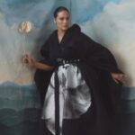 Ashley Graham Instagram - Entre nos bastidores do editorial de @ashleygraham, que deu um rasante em São Paulo após a semana de moda de Paris exclusivamente para ser fotografada para a capa da #VogueNovembro. Confira cenas em que a modelo, uma das mais bem-sucedidas de sua geração, explora suas curvas e posa exibindo seus melhores ângulos, com energia e entusiasmo. A #VogueNovembro chega às bancas a partir do dia 8, mas você também pode adquiri-la na lojinha do Instagram – basta clicar no link embaixo do vídeo para receber em sua casa. Vídeo: @callaloostudio; coordenação digital: @paulamello_ e @thiagobaltazar