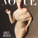 Ashley Graham Instagram - @AshleyGraham, capa da #VogueNovembro, vem fazendo história na indústria da moda. Foi a primeira modelo plus-size a estampar a capa da edição de trajes de banho da Sports Illustrated, em 2016, e a assinar contrato com uma grande marca de beleza (Revlon, em 2018), além de colecionar capas de Vogue mundo afora e ser recordista nas passarelas na sua categoria. “Nunca quis ser a melhor, mas sim a minha melhor versão”, conta a americana, dona de uma verdadeira star quality, sempre bem-humorada e cheia de energia! Leia a entrevista em vogue.globo.com. A edição deste mês chega às bancas a partir do dia 8, mas você também pode adquiri-la na lojinha do Instagram – basta clicar na foto para receber em sua casa. Fotos: @mar_______vin Entrevista: @viviansotocorno Direção de arte: @juliakoala Direção de moda: @ritalazzarotti Beleza: @silviogiorgio Produção executiva: @deialansky Assistentes de foto: @_renatogon e @franklindalmeida Produção de moda: @rtasuo, @rochafred_ , @amandhagaio e @ag.newyork Assistentes de produção de moda: @julianascgl, @ricalucas e @daniel.jcnt Assistentes de beleza: @yanthibrignol e @julia_boeno Set design: @anaarietti Assistentes de set design: @kltrpz e @lucas.sanori Nail artist: @stephanimauricio Tratamento de foto: @studiobrunorezende Agradecimentos: @tivolimofarrej e @dpotbrasil Look: @dolcegabbana