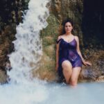 Ashley Graham Instagram - A SEPTEMBER VOGUE COVER!! Celebrating this season's fashion in the most MAJOR way possible 🫶🏻 WOW, wow, wow — I can’t believe that I had the opportunity to swim in hot springs while wearing couture; my skin and hair have never felt better! Thank you, @felicityingram and team, for this incredible experience. These images are insane!! This shoot fused both sides of my life: the granola and the glam. Although, I’m not sure if I recommend sliding down a mountain in couture… I am so grateful to have shared my story. Read the full article on www.vogue.de My September issue of @voguegermany is now available on newsstands. Photographer: @felicityingram Casting Director: @mrsvoguester Stylist: @denagia Hair: @marcobracahair Makeup: @martina__dandrea @imgmodels @_kerstinweng @juancp @dimitridippolito @luisa_terruzzi @notstrongonlyaggressive @mariahunstig Castiglione d'Orcia