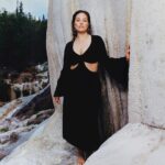 Ashley Graham Instagram - A SEPTEMBER VOGUE COVER!! Celebrating this season's fashion in the most MAJOR way possible 🫶🏻 WOW, wow, wow — I can’t believe that I had the opportunity to swim in hot springs while wearing couture; my skin and hair have never felt better! Thank you, @felicityingram and team, for this incredible experience. These images are insane!! This shoot fused both sides of my life: the granola and the glam. Although, I’m not sure if I recommend sliding down a mountain in couture… I am so grateful to have shared my story. Read the full article on www.vogue.de My September issue of @voguegermany is now available on newsstands. Photographer: @felicityingram Casting Director: @mrsvoguester Stylist: @denagia Hair: @marcobracahair Makeup: @martina__dandrea @imgmodels @_kerstinweng @juancp @dimitridippolito @luisa_terruzzi @notstrongonlyaggressive @mariahunstig Castiglione d'Orcia