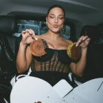 Ashley Graham Instagram - Tux Chic 🤍🖤 @dolcegabbana