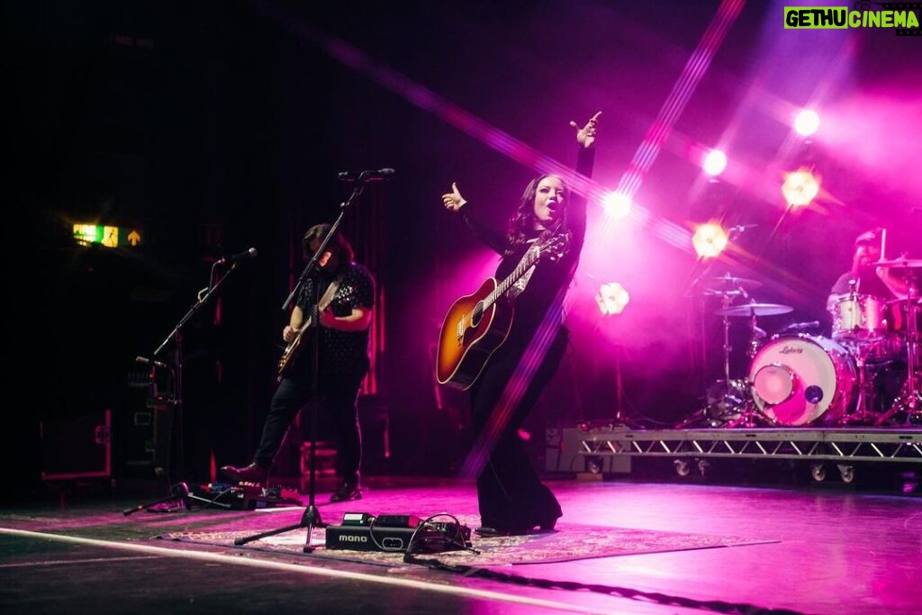 Ashley McBryde Instagram - Man it is GREAT to be in the UK! We had a blast with you last night Southampton. Bristol see you soon! 🇬🇧 Southampton, England, U.K.