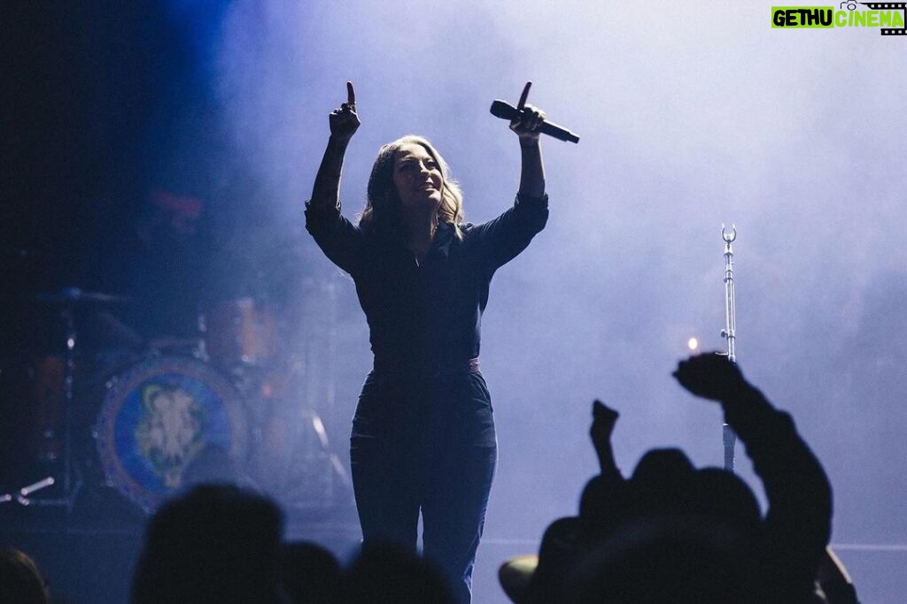 Ashley McBryde Instagram - Boston we love you! Shows like that are why we do what we do. Thanks for coming out and singing your hearts out with us. Big shout out to @lorimckennama for lending me her wisdom and brilliance. 📸: @katiekauss