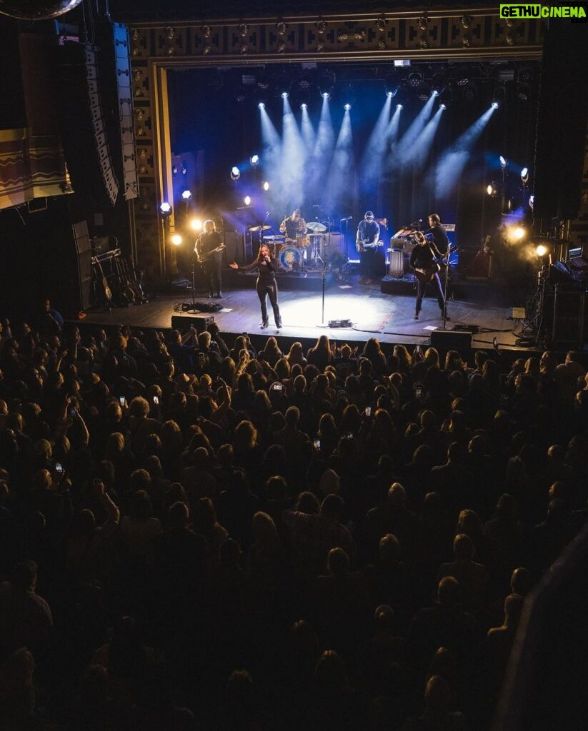 Ashley McBryde Instagram - NYC are you KIDDING ME? What a great show and a great crowd. We Love our NY Trybe!! 😈 📸: @katiekauss