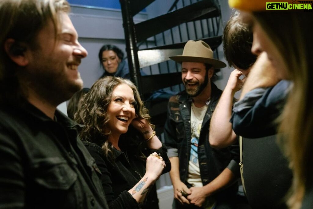 Ashley McBryde Instagram - Pre show rituals! We set our intentions, and get our heads and hearts aligned before we head out to the stage. It’s Maximum joy mode, y’all!