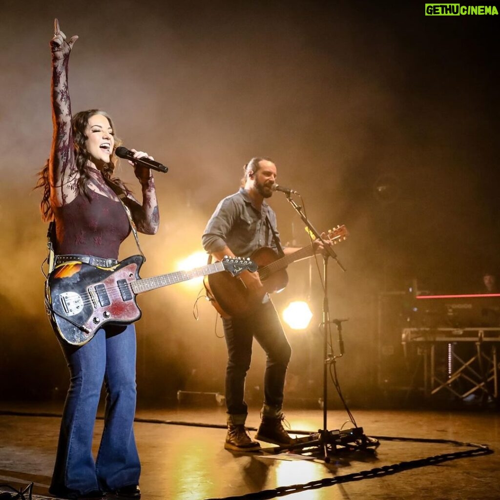 Ashley McBryde Instagram - London! You’re always so good to us! From the first note I ever sang to you, you’ve been behind us cheering us on. Last night was one of those shows we will talk about for a long time. Thank you for your magic! 📸 by @christiegoodwin and @aubreywisephoto Eventim Apollo