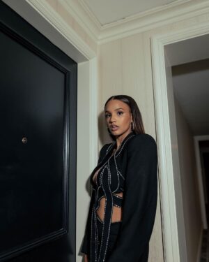 Ashley Nicole Williams Instagram - otw 🖤

fit: @area 
hair: @rena.calhoun 
makeup: @shannonpezzetta
nails: @tracynailssss 
photographer: @eyevisionphotos