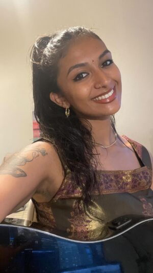 Ashnaa Sasikaran Instagram - Enakku Piditha Paadal - @ilayaraja_official @shreyaghoshal . Heard this song when @dluck.jr covered it a while back, and been in love with this song ever since. Excuse the hair… I had just oiled it up my hair with Amla oil before recording, ready for wash day😂Let me know what you think!💜