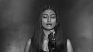 Ashnaa Sasikaran Instagram - OUT NOW, LINK IN BIO!! Twist on the song “Kannazhaga” from the film Moonu❤️

Visuals: @cc7visuals 
Arrangement: @cc7official