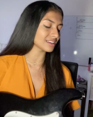 Ashnaa Sasikaran Instagram - Dil Bechara - by @arrahman . As requested, I thought I’d do my first Hindi cover :) Please excuse my pronunciation and if you have any corrections please feel free to correct me!!❤️ Hope you guys enjoy! 🥰x #dilbechara #dilbecharatitletrack #sushantsinghrajput #arrahman