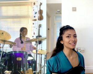 Ashnaa Sasikaran Instagram - Dheemthanaka Thillana - by @thisisdsp @divuvj . Okayy so before I get into my mini essay, go follow up @s.a.t.u.r.n.i.t.e for some more amazing content from Veenaa, you will not be disappointed!!🤩🔥🔥. 
Sooo I FINALLY got to collab with the biggg man Veenaa Sasikaran, who just happens to be my little sister🤣 After years of persuasion she finally gave in and let me collab with her BUT under her terms and conditions... her choosing the song and her bossing me around 👀😒. This song was one that Amma banged out in the car since we were little, so I’m happy with her choice haha. But nonetheless I’m super proud of my super talented younger sister 🥺❤️. This is the first of many collabs (if she lets me😂). Thank you for all your love, hope you guys enjoy our take on this! 🥰