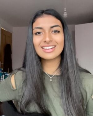 Ashnaa Sasikaran Instagram - Rakita Rakita Rakita - by @musicsanthosh @dhanushkraja @dhee___ ! Got shown this song yesterday and thought I’d give it a try 😬😝 Let me know what you guys think!!🥰x @sonymusic_south