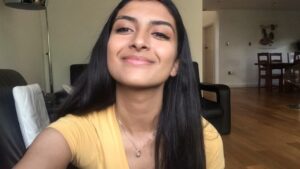 Ashnaa Sasikaran Instagram - Ammadi Un Azhagu - by @dsathyaprakash @immancomposer . Hope you guys enjoy my take on this beautiful song!❤️