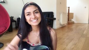 Ashnaa Sasikaran Instagram - Nerrupae - from the movie Vettaiyaadu Vilaiyaadu. Hope you guys enjoy my take on this song with a twist :) Hope you are all keeping safe! 😌❤️ (shoutout to @veenaa_s who made me a matching headband to go with my dress🤣)