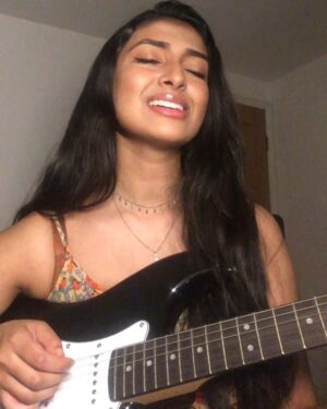 Ashnaa Sasikaran Instagram - Aaromale - @alphonsofficial @arrahman @vinaithandivaruvaya 
Amma’s been asking me to sing this song for a very long time... so finally tried it out🤣let me know if you guys like it!🤗
@tamilplex @tamilworldstaruk @risingtamiltalent @toptamiltalents @thecrownpromotion @crownthebrown_ 
#aaromale #alphonsofficial #alphonsjoseph #vinaithandivaruvaya #arrahman #crownthebrown #tamilcover #kollywood #malayalam #tamilsinger