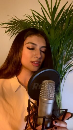 Ashnaa Sasikaran Instagram - Mayilirage 🧡- @iamnareshiyer @arrahman 

#mayilirage #mayiliragemayilirage #arrahman #nareshiyer #madhushree #mayilirage❤️ #tamil #tamilsong #tamilcover #electricguitar