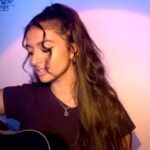 Ashnaa Sasikaran Instagram - Yaaro En Nenjai - by @thisisdsp . Please let me know what you think!! And keep posted for an exciting announcement on Monday👀🥰lots of love xx #tamilcover #yaaroennenjai #kutty #dhanush #dhanushfan #ashnaasasikaran #ashnaa #ashnaa_ns #tamilsong #acousticguitar #tamilsinger #tamillyrics #kuttymovie #devisriprasad #tamilsongs