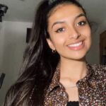 Ashnaa Sasikaran Instagram - Kaadhal Vaithu - by @thevijayyesudas @harisankar_ks @shreyaghoshal - tried to do a groovy rendition of this, with a lil Carnatic twist at the end :) lemme know what you think!!😊🍂