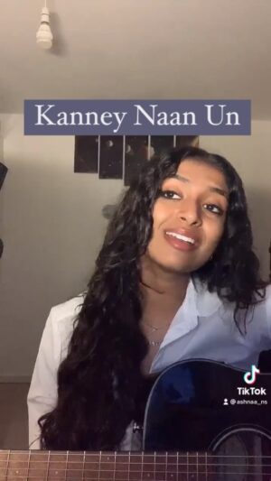 Ashnaa Sasikaran Instagram - Kanney Naan Un - by @jayashriramnath . Just felt like singing this one randomly...goodnight!🌒

#paavakadhaigal #kannenaanunkannadi #tamil #tamilcover #tamilsong #acoustic #guitar #live #bombayjayashree #ashnaa #ashnaasasikaran #twopostsinonedayoops