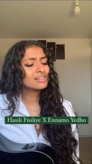 Ashnaa Sasikaran Instagram - Haven’t posted an acoustic live cover in aaaages, so thought I’d do this quick mashup :) @harriscomposer @karthikmusicexp @drburn @aalaapraju @emceejesz #prashanthini . Let me know what you think! 💜 #tamilcover #tamilmashup #harrisjeyaraj #ennamoyedho #tamil #tamilsinger #karthiksinger #drburn #ashnaasasikaran #ashnaa #acoustic #acousticlive #livecover #attempt #trending #acousticguitar