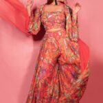 Ashnoor Kaur Instagram - Festive twirls & whirls🪞🪷🩰