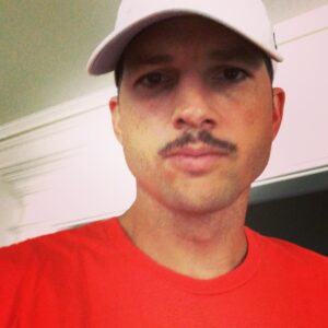 Ashton Kutcher Instagram - 🐻 ⬇️