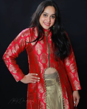 Aswathi Menon Instagram - "The only thing that is ultimately real about your journey is the step that you are taking at this moment" #liveinthenow

Photography @adul.kdasphotography

#lifeofanartist #aswathimenon