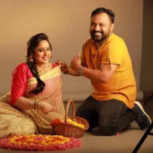Aswathi Menon Instagram - #Throwback
Mahilaratnam cover shoot with  @vikas.vks.makeupartist and @sudhiar.hairandmakeup constantly ensuring my makeup and hair was on point. 💕