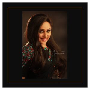 Aswathi Menon Instagram - 🖤
.
. 
Photography @mahadevan_thampi
Mua @vikas.vks.makeupartist
Hair @sudhiar.hairandmakeup
Styled @maalavikaah
Cc @_handpicked__
.
.
#covershoot #photoshoot #fashionshoot #coverpage #mahilaratnam #malayalamcinema #malayalamactress #malayalammovie #fabric #embroidery #handmade #handmadeinindia #instafashion #designerwear #designer #sareeblouse #lifeofanartist #aswathimenon