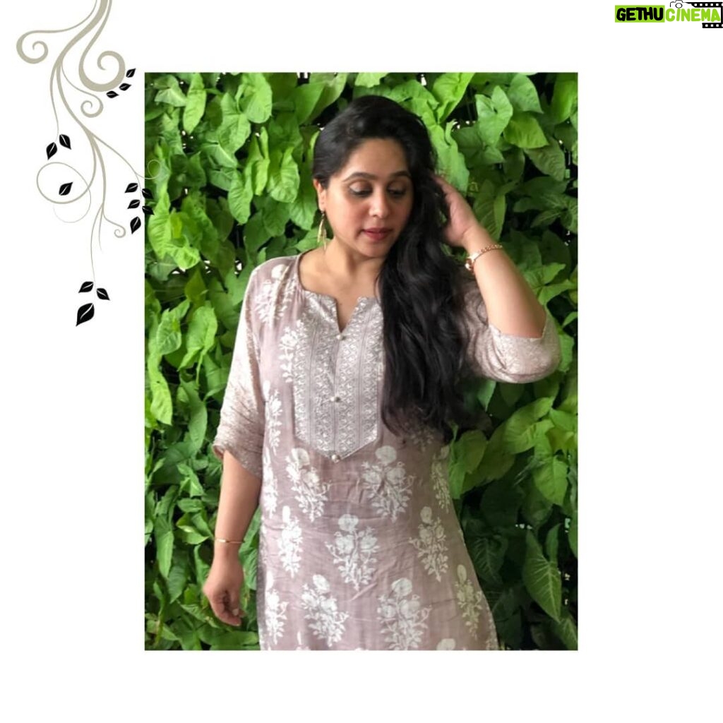 Aswathi Menon Instagram - A Feeling of abundance, refreshed and in peace. Comfortable in a simple yet stylish @sscuratedstudio beautiful beige muslin kurti from the Wabi Sabi collection. . . Pic @dinstyling #sscuratedstudio #available #now #wabisabi #collection #beige #muslin #kurti #plazo #stylish #simple #everyday #wear #fashionstyle #instafashion #lovegreen #lovenature #lifeofanartist #aswathimenon