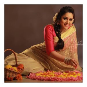 Aswathi Menon Instagram - ❇️
.
.
Photography @mahadevan_thampi
Mua @vikas.vks.makeupartist
Hair @sudhiar.hairandmakeup
Styled @maalavikaah
.
. 
#photoshoot #fashionshoot #malayalamcinema #malayalamactress #malayalammovie #fabric #embroidery #instafashion #onam #saree #sareeblouse #lifeofanartist #aswathimenon