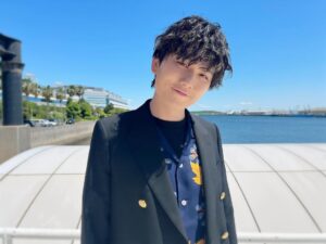 Atomu Mizuishi Instagram - 先日『忌怪島』の完成報告イベントでした！

"島"をイメージして、船上で行われました。

・アロハ・ワンピース
とのドレスコードで、このまとまりの無さ。

それを見て、ジャケット有りにしちゃいました。着たかったんだもん

各情報番組や誌面でも「見たよー！」て報告ありがとう！

6/16〜公開！
今年も暑そうだし、少しヒヤリとしていただけたら👻