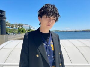 Atomu Mizuishi Instagram - 先日『忌怪島』の完成報告イベントでした！

"島"をイメージして、船上で行われました。

・アロハ・ワンピース
とのドレスコードで、このまとまりの無さ。

それを見て、ジャケット有りにしちゃいました。着たかったんだもん

各情報番組や誌面でも「見たよー！」て報告ありがとう！

6/16〜公開！
今年も暑そうだし、少しヒヤリとしていただけたら👻
